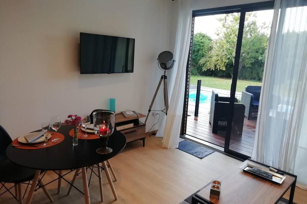 Entre Piscine Et Mer Tonnay-Charente Екстер'єр фото